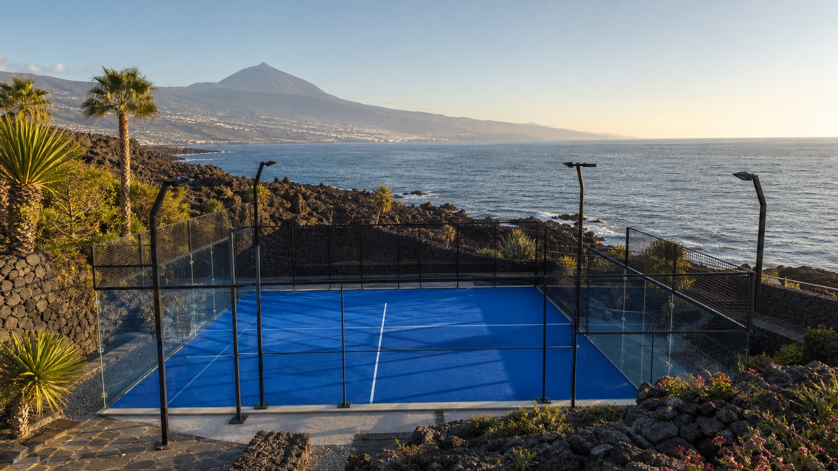 Padel-Court auf Teneriffa mit Atlantik und Teide