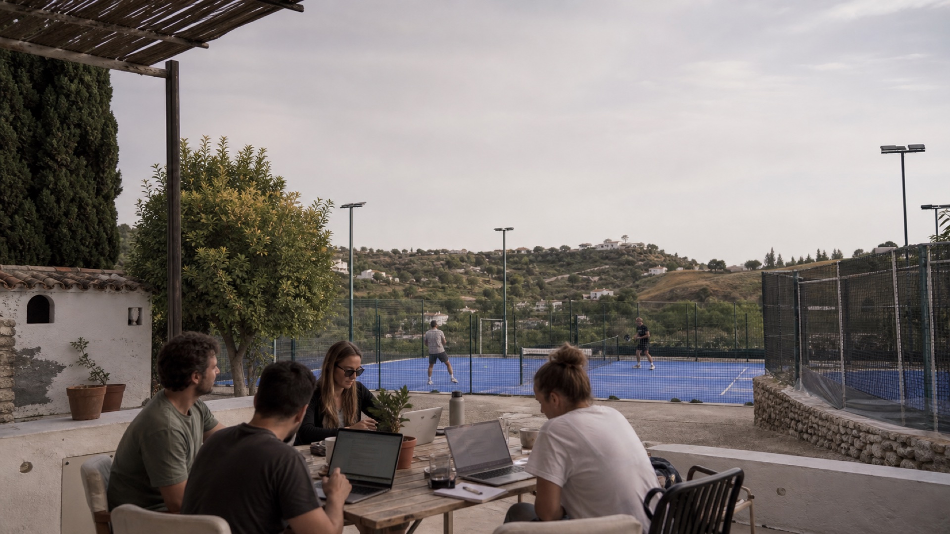 Padel Workation mit gemeinsamer Arbeitszeit und Court in Málaga